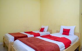 Reddoorz Near Pelabuhan Nusantara Parepare Hotel