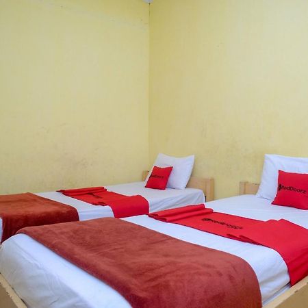 Reddoorz Near Pelabuhan Nusantara Parepare Bagian luar foto