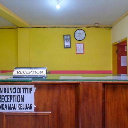Reddoorz Near Pelabuhan Nusantara Parepare Bagian luar foto