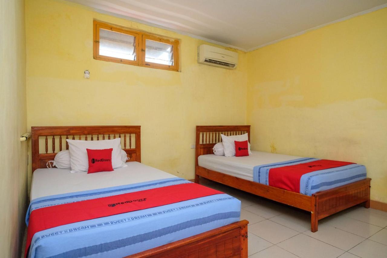 Reddoorz Near Pelabuhan Nusantara Parepare Bagian luar foto