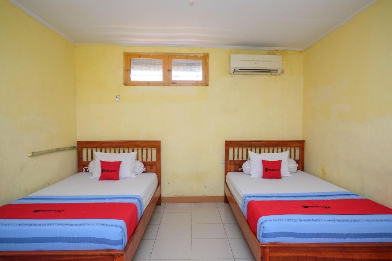 Reddoorz Near Pelabuhan Nusantara Parepare Bagian luar foto