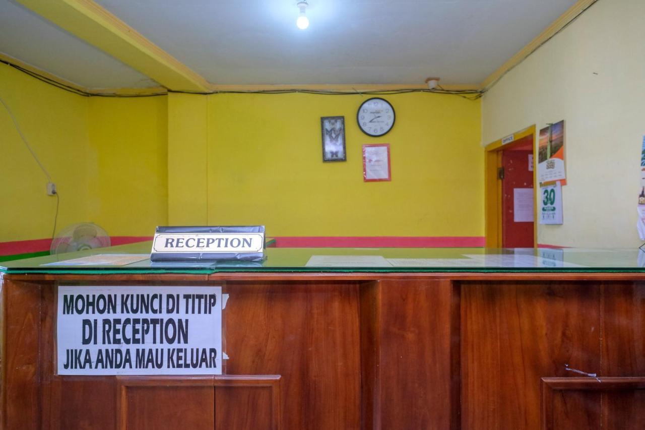 Reddoorz Near Pelabuhan Nusantara Parepare Bagian luar foto