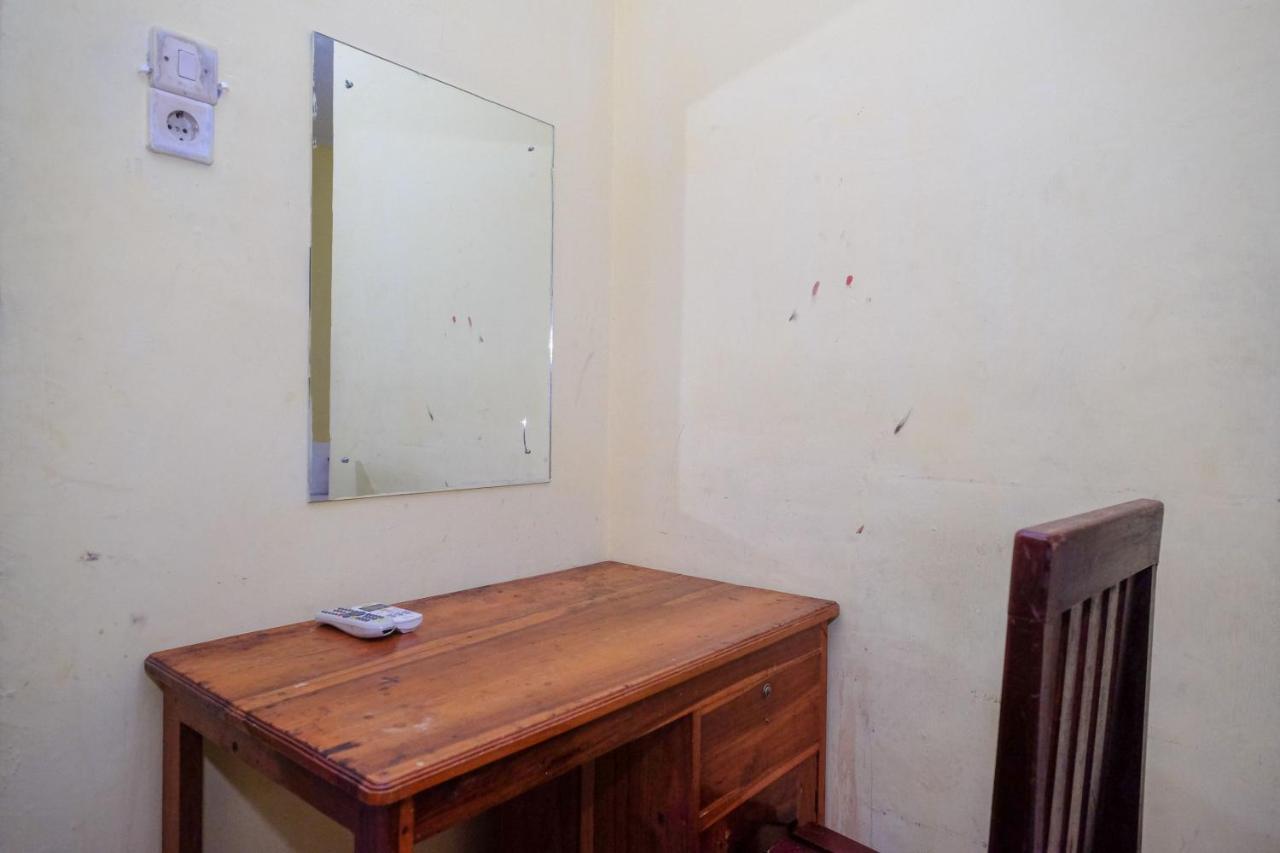 Reddoorz Near Pelabuhan Nusantara Parepare Bagian luar foto