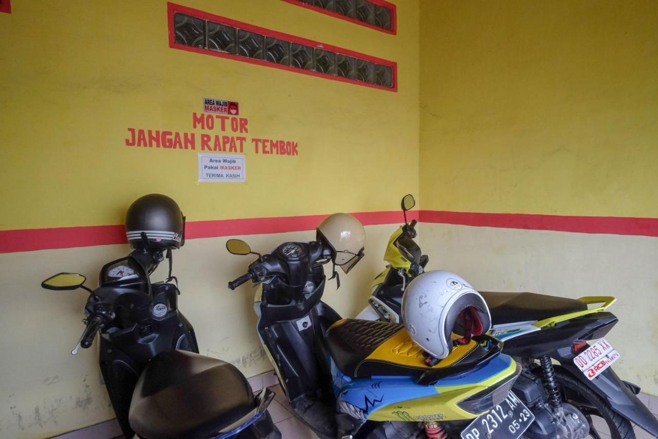 Reddoorz Near Pelabuhan Nusantara Parepare Bagian luar foto