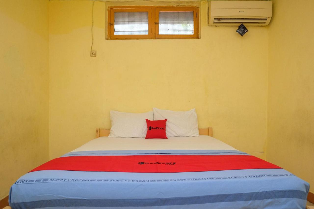 Reddoorz Near Pelabuhan Nusantara Parepare Bagian luar foto