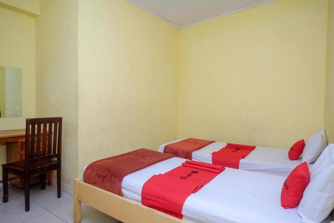 Reddoorz Near Pelabuhan Nusantara Parepare Bagian luar foto