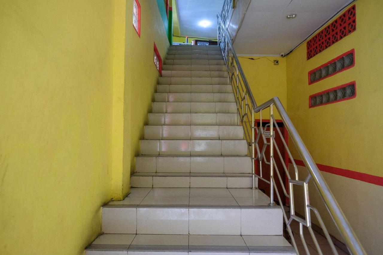 Reddoorz Near Pelabuhan Nusantara Parepare Bagian luar foto