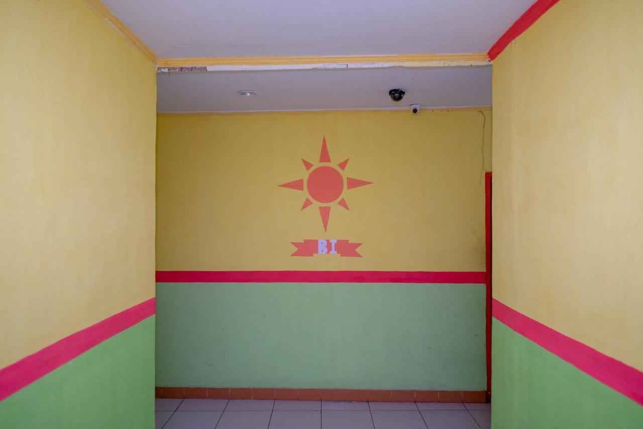Reddoorz Near Pelabuhan Nusantara Parepare Bagian luar foto