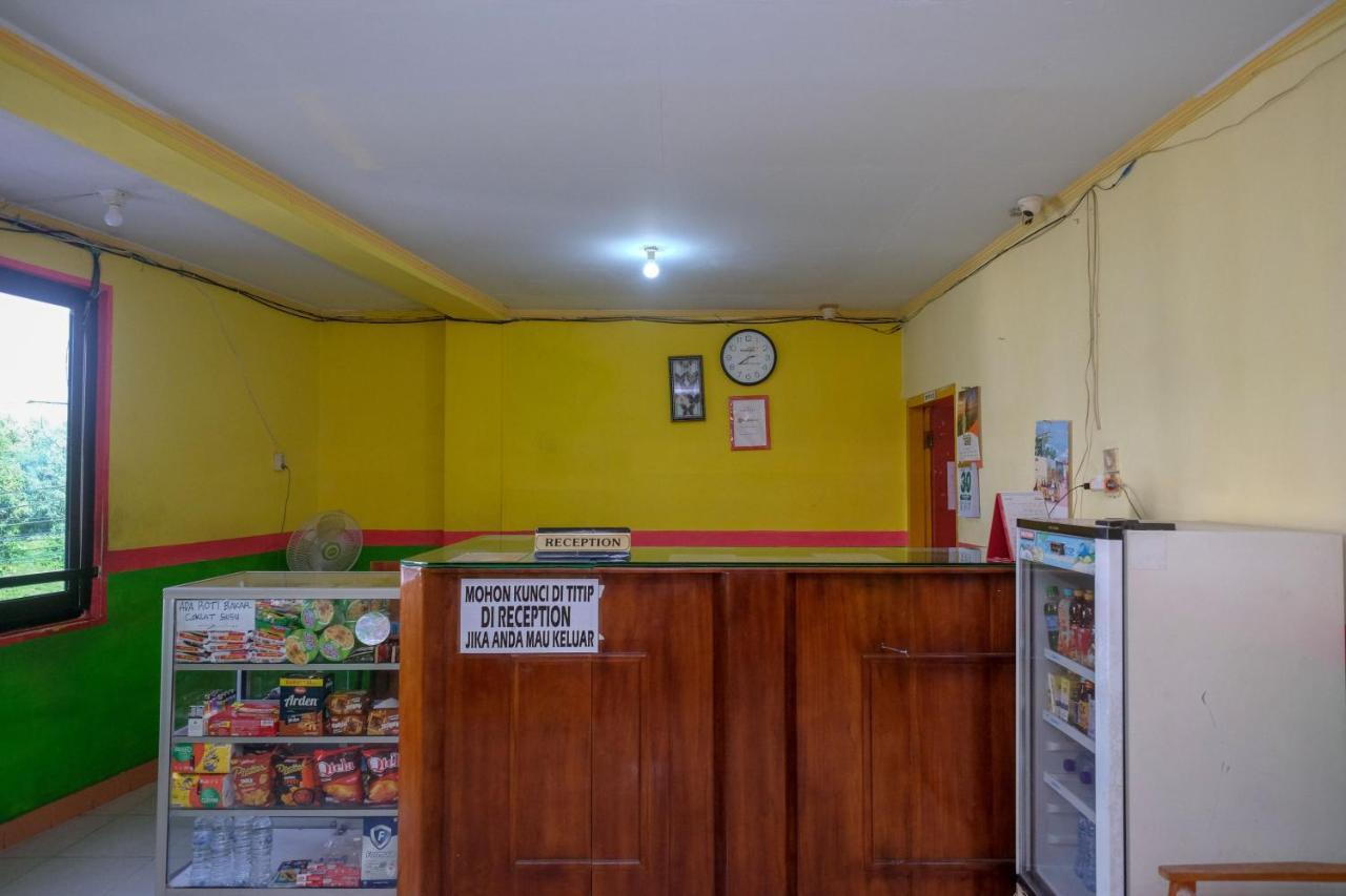 Reddoorz Near Pelabuhan Nusantara Parepare Bagian luar foto
