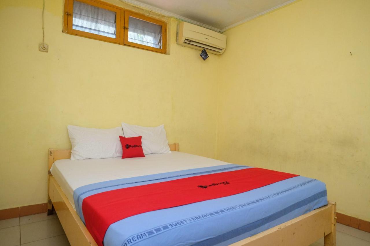 Reddoorz Near Pelabuhan Nusantara Parepare Bagian luar foto