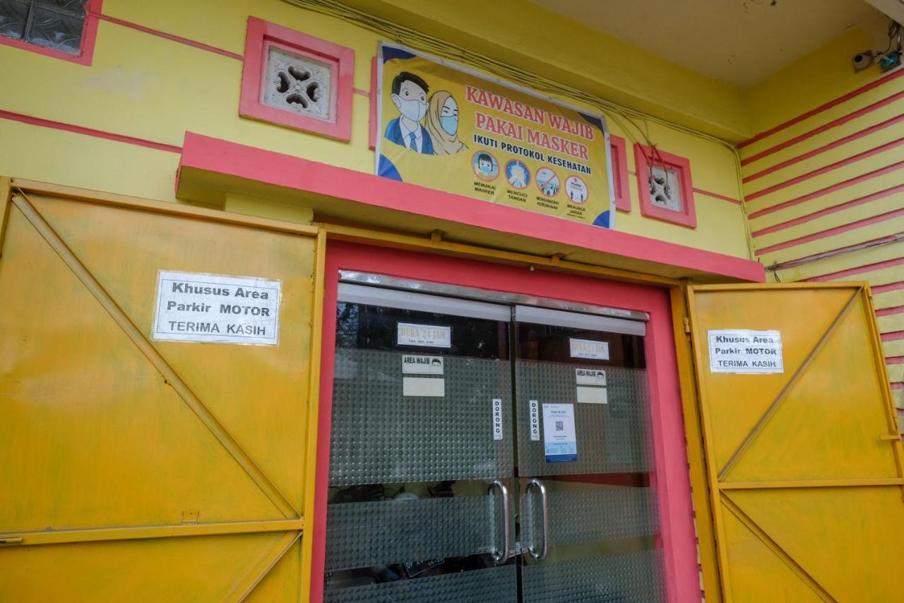Reddoorz Near Pelabuhan Nusantara Parepare Bagian luar foto