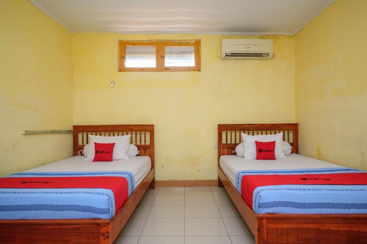 Reddoorz Near Pelabuhan Nusantara Parepare Bagian luar foto