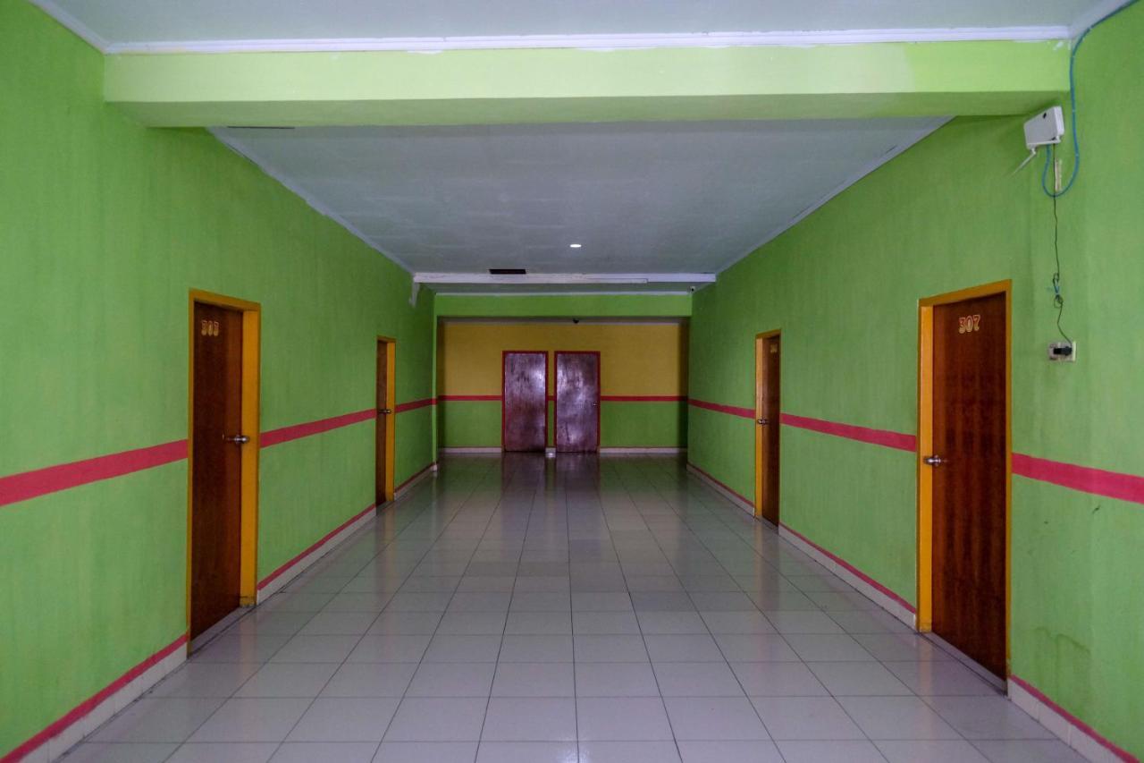 Reddoorz Near Pelabuhan Nusantara Parepare Bagian luar foto